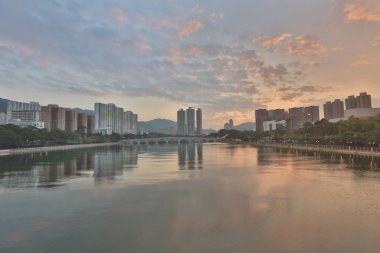 Şing Mun Nehri ile Noel gün batımı görünümü