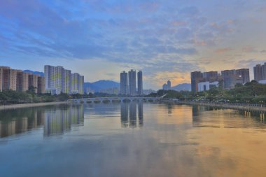 Şing Mun Nehri ile Noel gün batımı görünümü