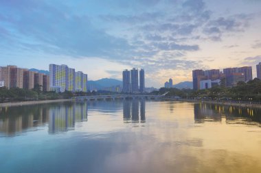 Şing Mun Nehri ile Noel gün batımı görünümü