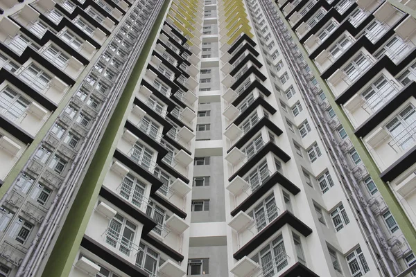 Fachada de un edificio de apartamentos — Foto de Stock