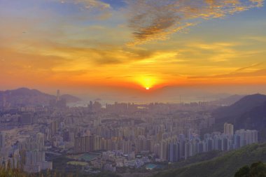 Hong Kong Kowloon Doğu semtinden görüldü