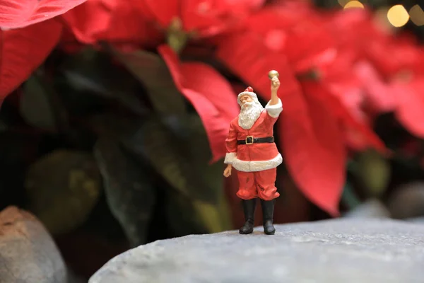 El Papá Noel con la insignia Roja — Foto de Stock