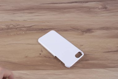 Ahşap arka plan akıllı telefon için durum