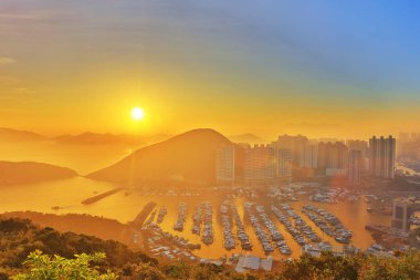 Hong Kong şehir Aberdeen alan günbatımı