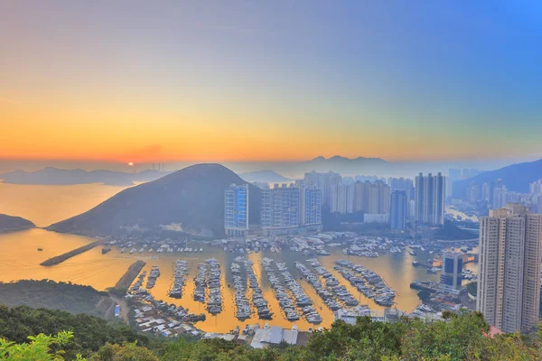 Hong Kong şehir Aberdeen alan günbatımı