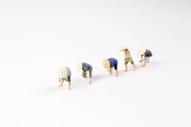 Heykelcik köylüler beyaz tahta üzerinde