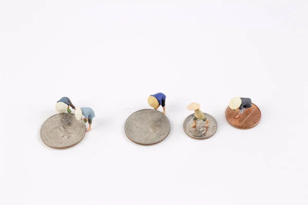 Фігурки селян на монетах — стокове фото