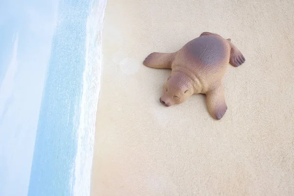 Juguete de león marino de plástico con figura —  Fotos de Stock