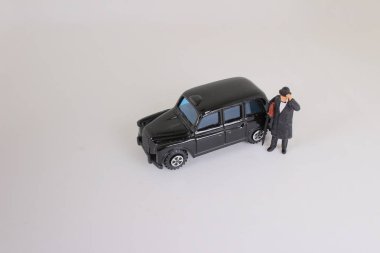 minyatür figürler insan kostümleri