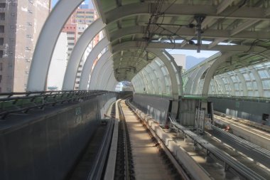 Yine de tünel geçen Monoray