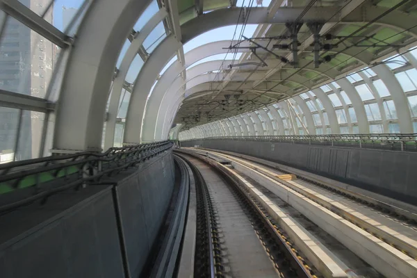 Monorail lewat meskipun terowongan — Stok Foto