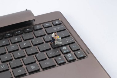 Alışveriş sepetleri, bilgisayar klavyesindeki minyatür