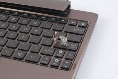 Alışveriş sepetleri, bilgisayar klavyesindeki minyatür