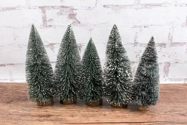 Mini-Weihnachtsbaum auf Gefälle — Stockfoto