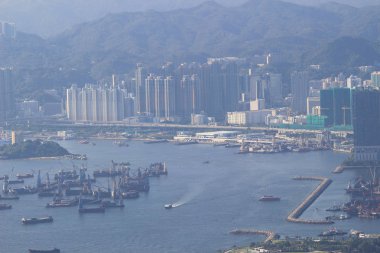 Tsim Sha Tsui Pier feribot terminaline olduğunu 