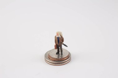 Sikke üzerinde duran mini seyahat