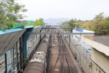 Demiryolu ile şehir içi tren
