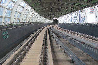 şehirde tren demiryolu