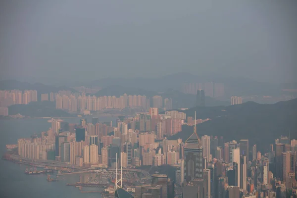 从太平山顶香港的城市天际线. — 图库照片