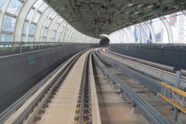 şehirde tren demiryolu
