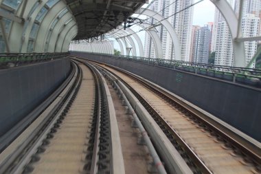 şehirde tren demiryolu