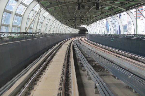 şehirde tren demiryolu