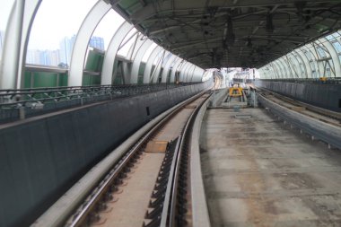 şehirde tren demiryolu