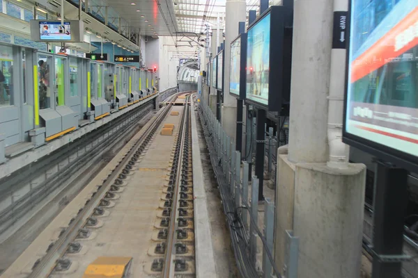 De trein spoor in de stad — Stockfoto