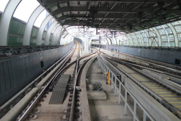 şehirde tren demiryolu