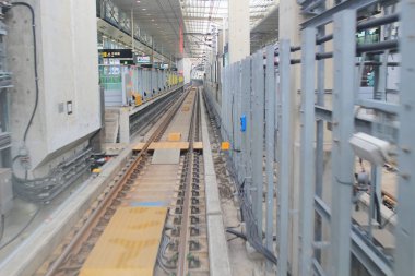 şehirde tren demiryolu