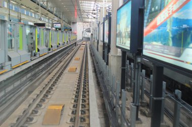 şehirde tren demiryolu