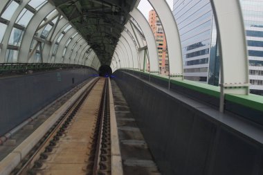 şehirde tren demiryolu