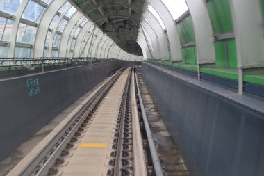 şehirde tren demiryolu