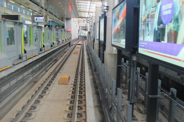 De trein spoor in de stad — Stockfoto