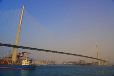 Tsing Yi Stonecutters köprüsünde