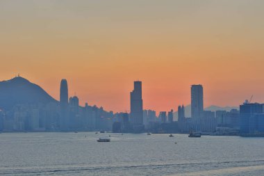  Gün batımında Hong Kong. Kowloon görünümünden 