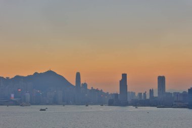  Gün batımında Hong Kong. Kowloon görünümünden 