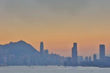  Gün batımında Hong Kong. Kowloon görünümünden 