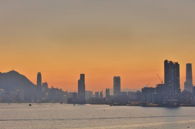  Gün batımında Hong Kong. Kowloon görünümünden 
