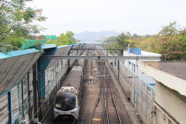 Demiryolu ile şehir içi tren