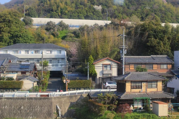 Вид на поезд из Осаки в Киото, Япония — стоковое фото