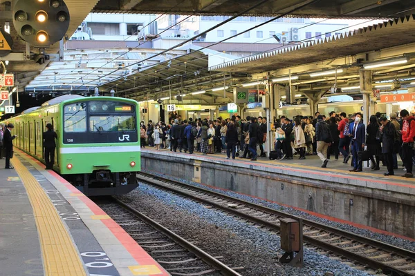 Tren istasyonunda osaka, Japonya — Stok fotoğraf