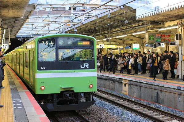 Bahnhof in osaka, japan — Stockfoto