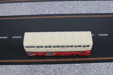 İzole klasik Londra otobüs modeli 