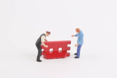  mini işçi ile yollara barikat arka plan