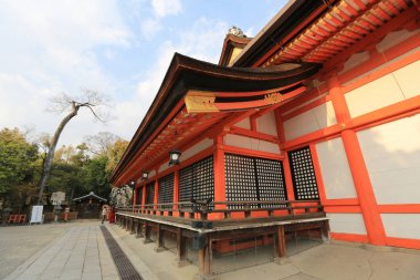 Turistler ikonik Yasaka tapınak Higashiyama bölgesinde K etrafı gezeyim.