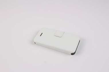 Beyaz arka plan üzerinde akıllı telefon için plastik kasa