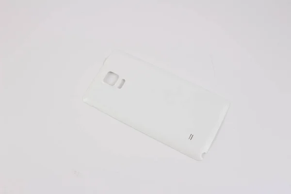 Пластиковый чехол для смартфона на белом фоне — стоковое фото
