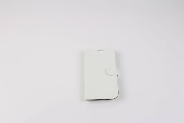 Plastic behuizing voor slimme telefoon op witte achtergrond — Stockfoto