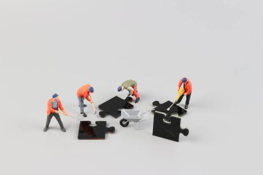 insanlar puzzle parçaları kadar holding işbirliği